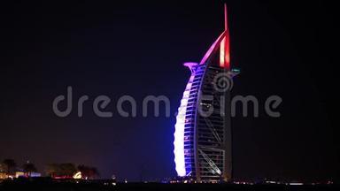 迪拜，联合阿拉伯EMIRATES，阿联酋-2018年1月19日。 迪拜。 晚上<strong>入住</strong>BurjAlArab，豪华7星<strong>酒店</strong>美丽建筑。